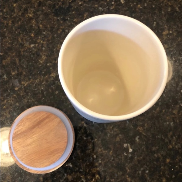 ❌SOLD ❌Rae Dunn flour canister - Picture 5 of 5